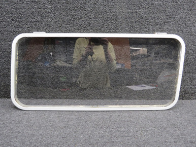 【Johnページ】 0711050-17 Cessna 182H Left Hand Cabin Door Window Assembly