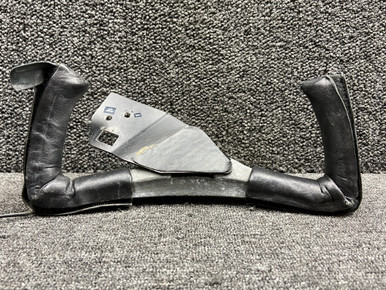 Aページ 17点 1767078-201 Cessna 177B Pilot Control Wheel Assembly (Minus Mic