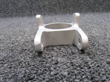 なしページ Cessna 172 Nose Gear Lower Torque Link Fitting (M18) For Sale