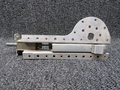 H966-1 Cessna 310R Nacelle Baggage Door Latch Assembly