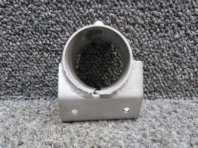 n673です 0741629-2 Cessna 182S RH Step Support ( Bead Blasted) (Corrosion)