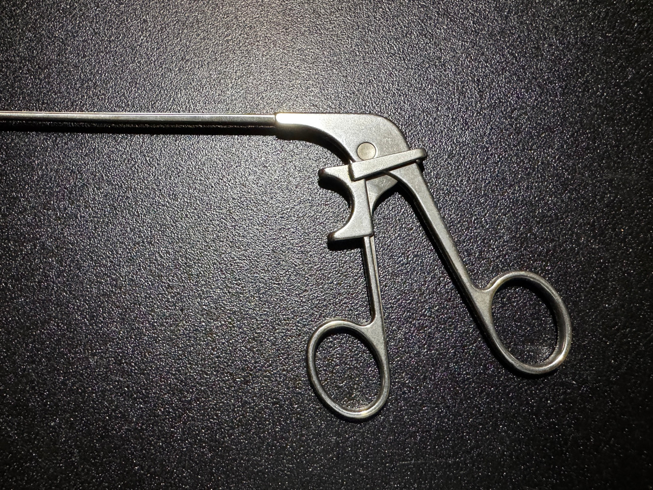 Handle photo of Acufex 011020 Arthroscopic Alligator Grasper, STR, 2.7mm