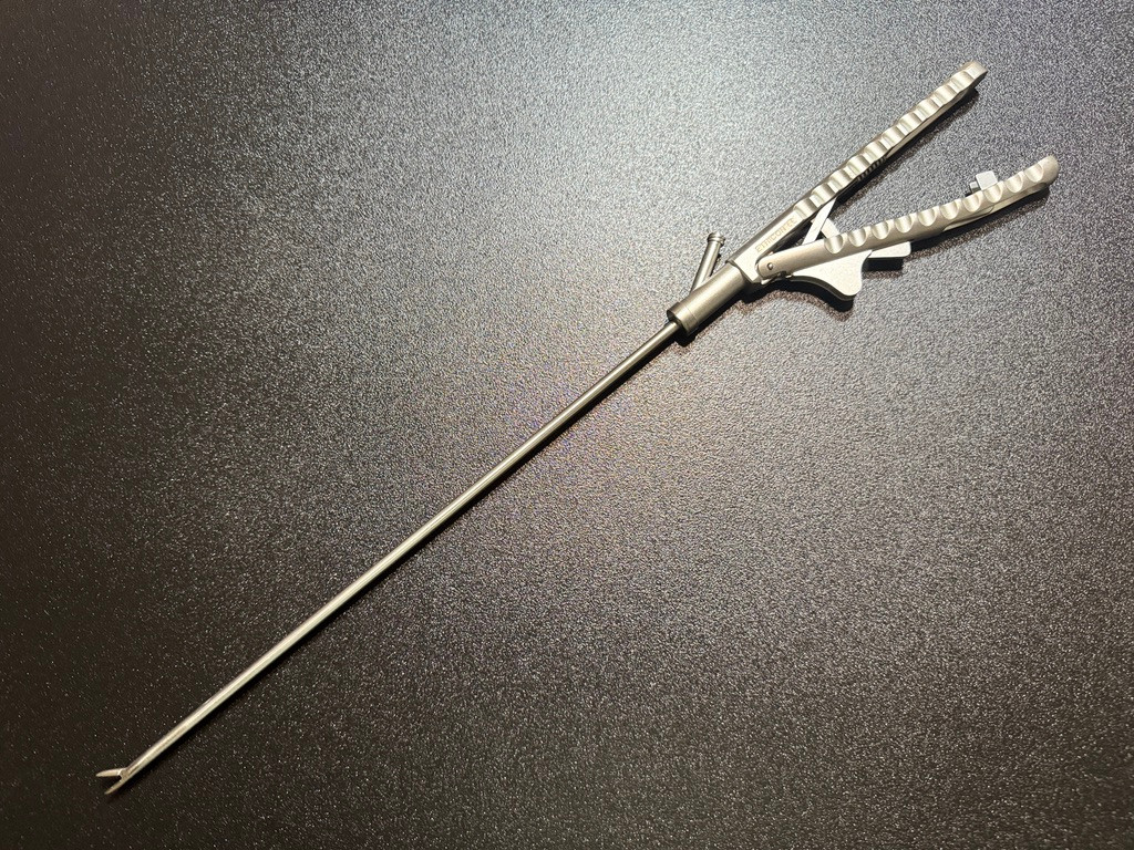 Photo of Ethicon E705R Laparoscopic ENDOPATH® Needle Holder, 30cm X 5mm