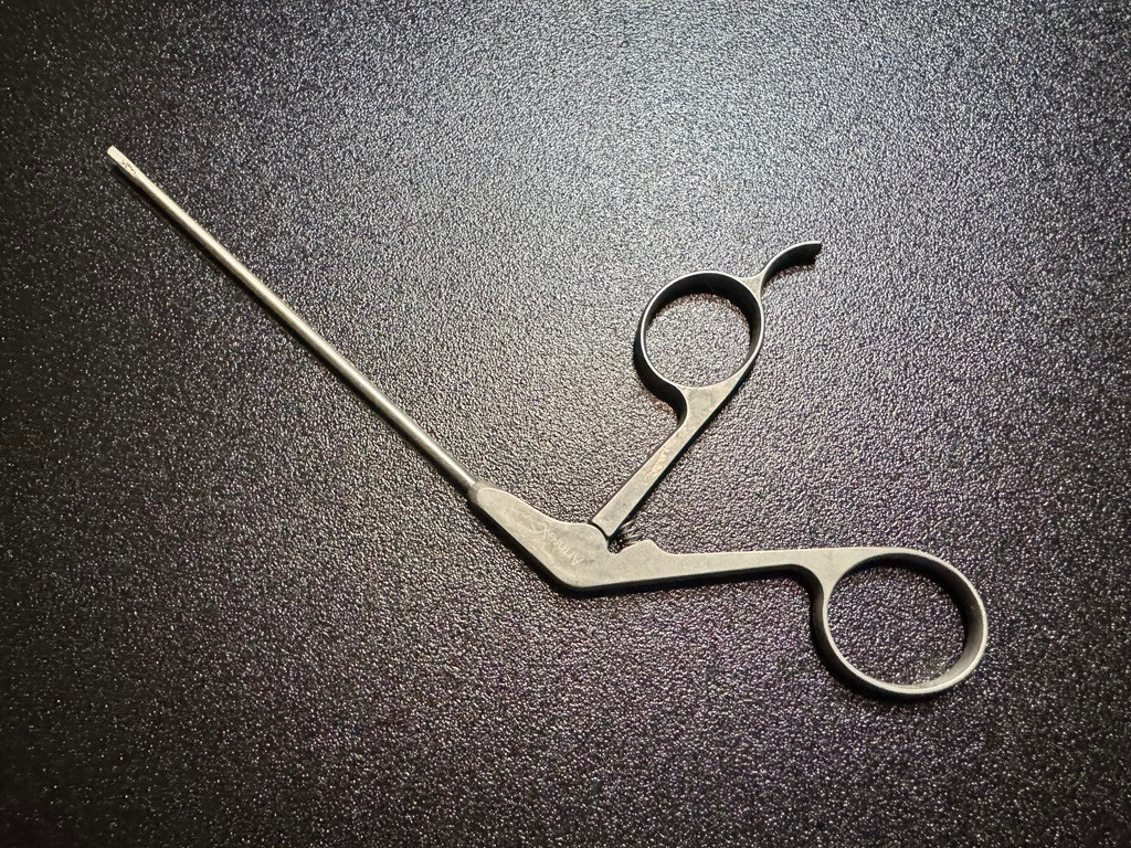 Handle photo of Arthrex AR-13255 Mini Suture Cutter, STR, 3.4mm