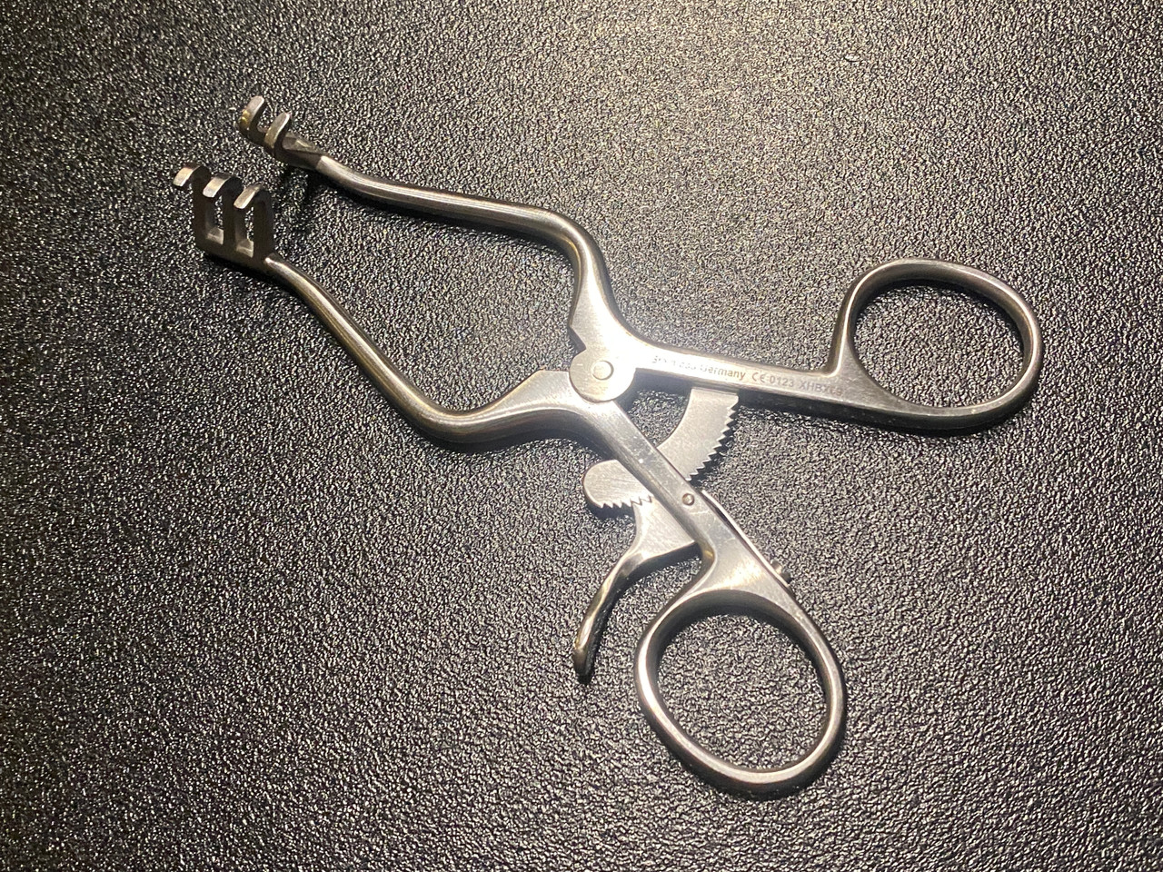 Handle photo of V. Mueller OS5531 Mini Weitlaner Retractor, Blunt, 4.25"