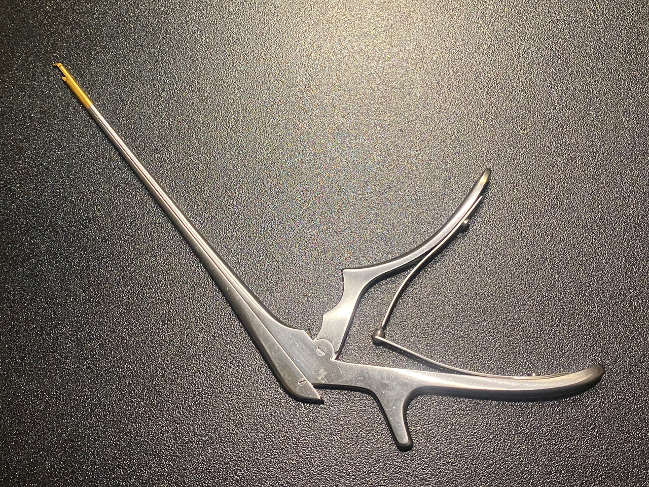 Handle photo of Aesculap FF661R Kerrison Bone Punch, 1mm, 40° Up, 7 7/8"