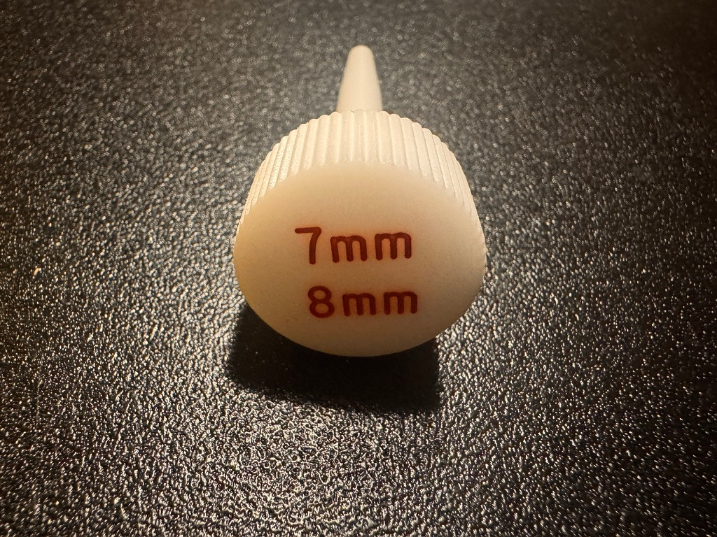 End photo of Acufex 013560 Bone Tunnel Plug, Small 7.0 - 8.0mm
