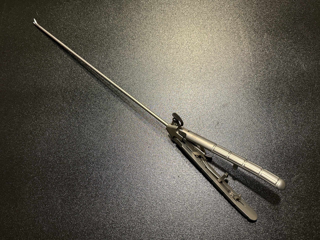 ストロートマン Storz 26173KAF Laparoscopic Macro Needle Holder, STR, TC, 5mm X 33cm