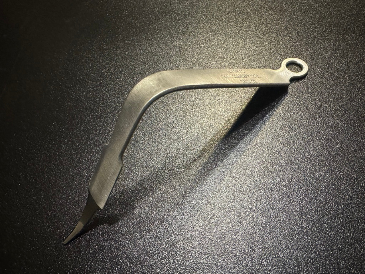 Innomed 7110 Bent Hohmann Retractor for Gluteus Medius