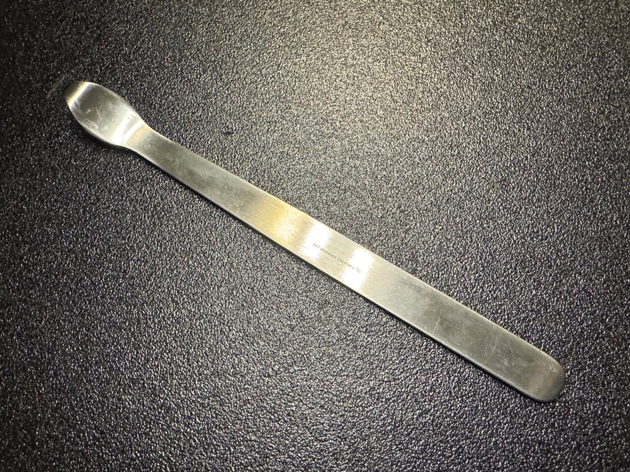 Handle photo of Arthrex AR-8943-22 Mini Hohmann Retractor, 15mm