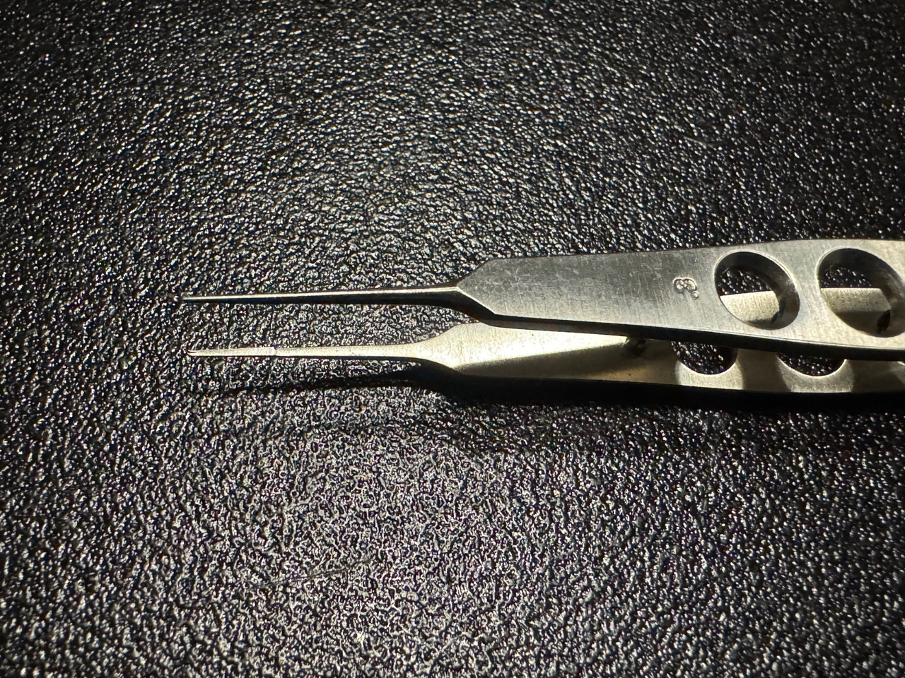 Jaw photo of Ambler 9533E Castroviejo Suturing Forceps, 0.3mm Teeth