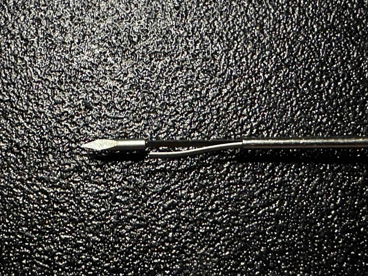 Tip photo of GORE 1GSP01 Suture Passer Instrument