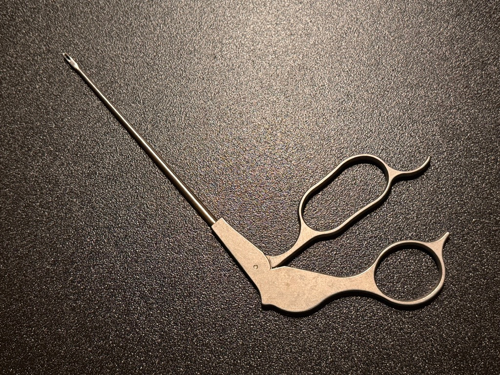 Handle photo of Arthrotek 902075 Arthroscopic Dual Purpose Ring Suture Grasper, 2.75mm