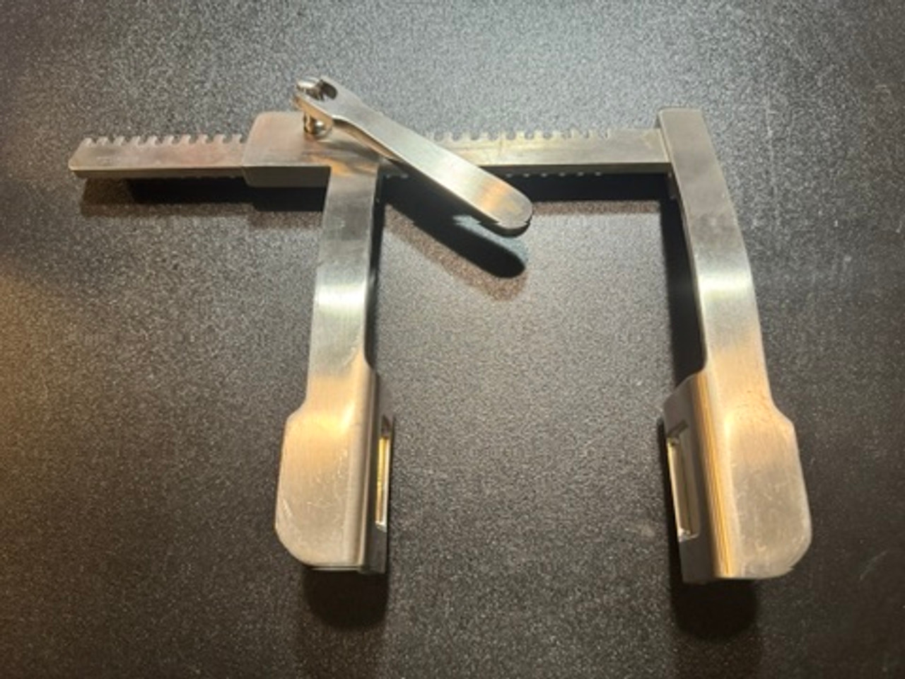 Back photo of Aesculap FB803R Adult Finochietto Rib Spreader