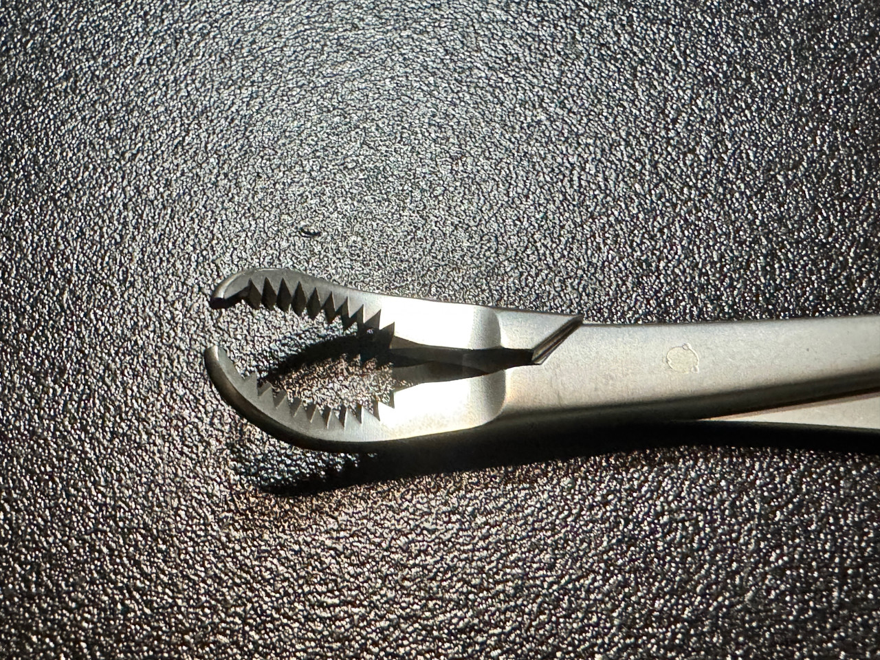 Jaw photo of V. Mueller OS911-003 Lobster Claw Reduction Forceps, 5.5"