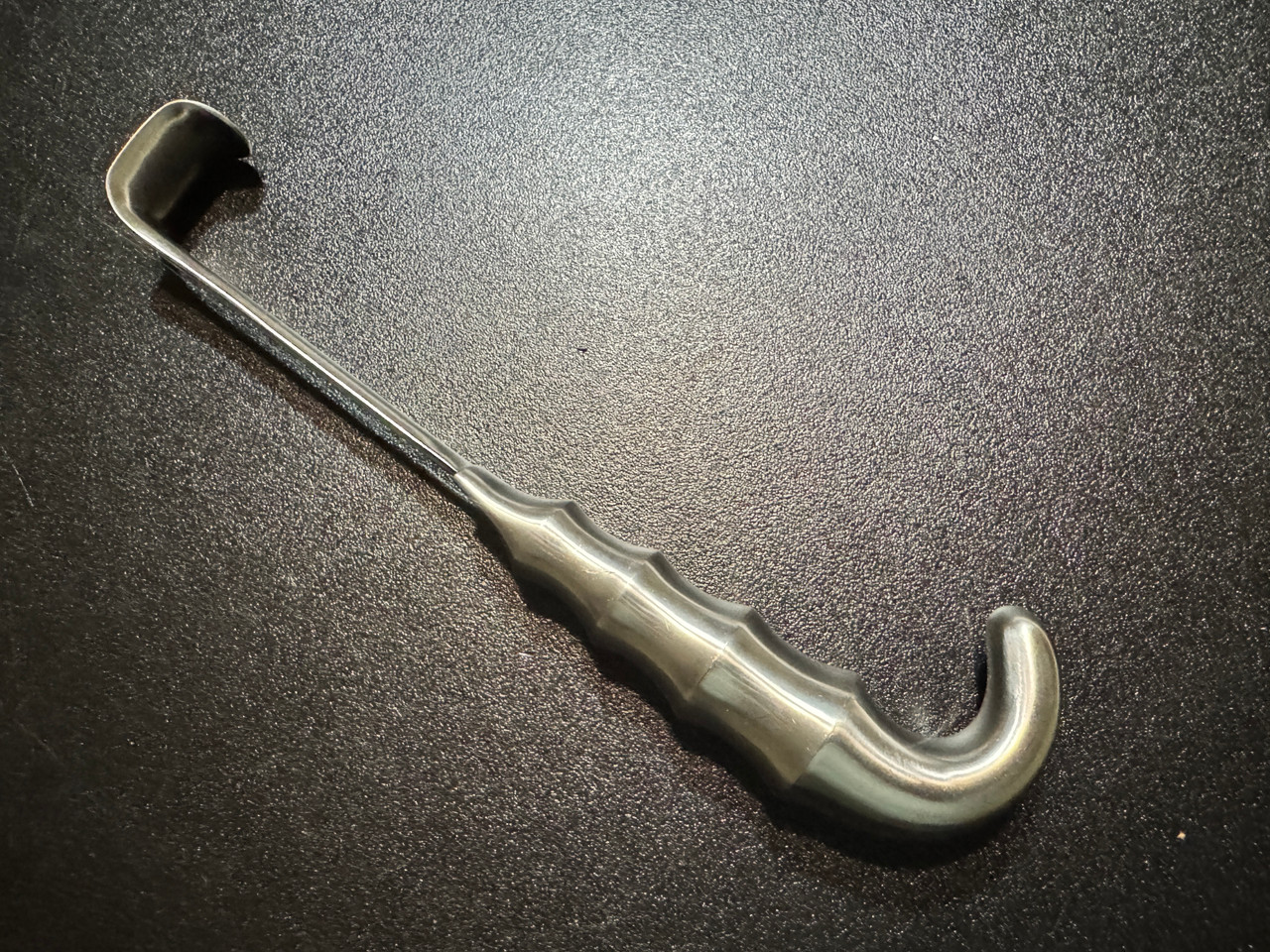 Side photo of Konig MDS1815231 Richardson Retractor, 1" X 1.5"