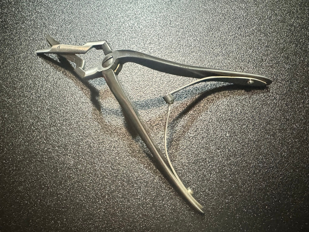 Handle photo of Millennium 2-3090 Becker Septum Scissors