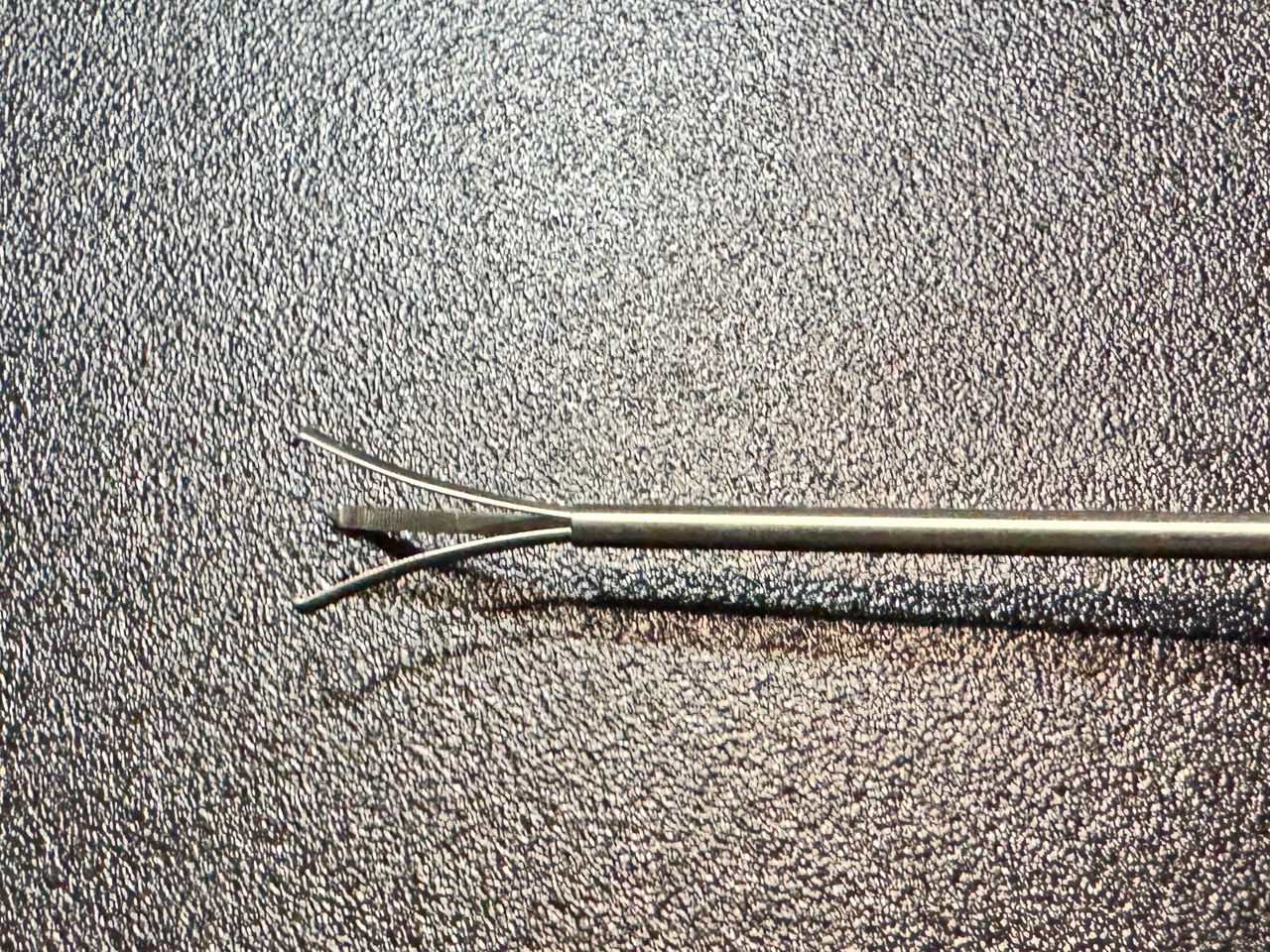 Jaw photo of Storz 27290H Retractable, 3 Prong, Stone Grasping Forceps, 10.5FR