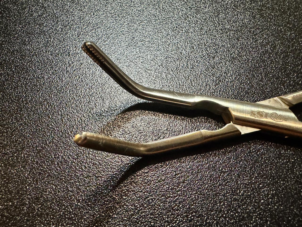 Jaw photo of Symmetry 52-9994 Zeppelin Atraumatic Hysterectomy Clamp, ANG, 9.5"