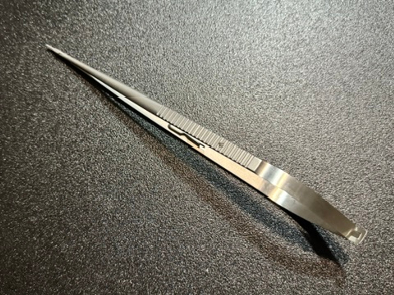 Side photo of Snowden-Pencer 32-5459 Micro Diamond Jaw Ryder-Castroviejo Needle Holder, 8.5"