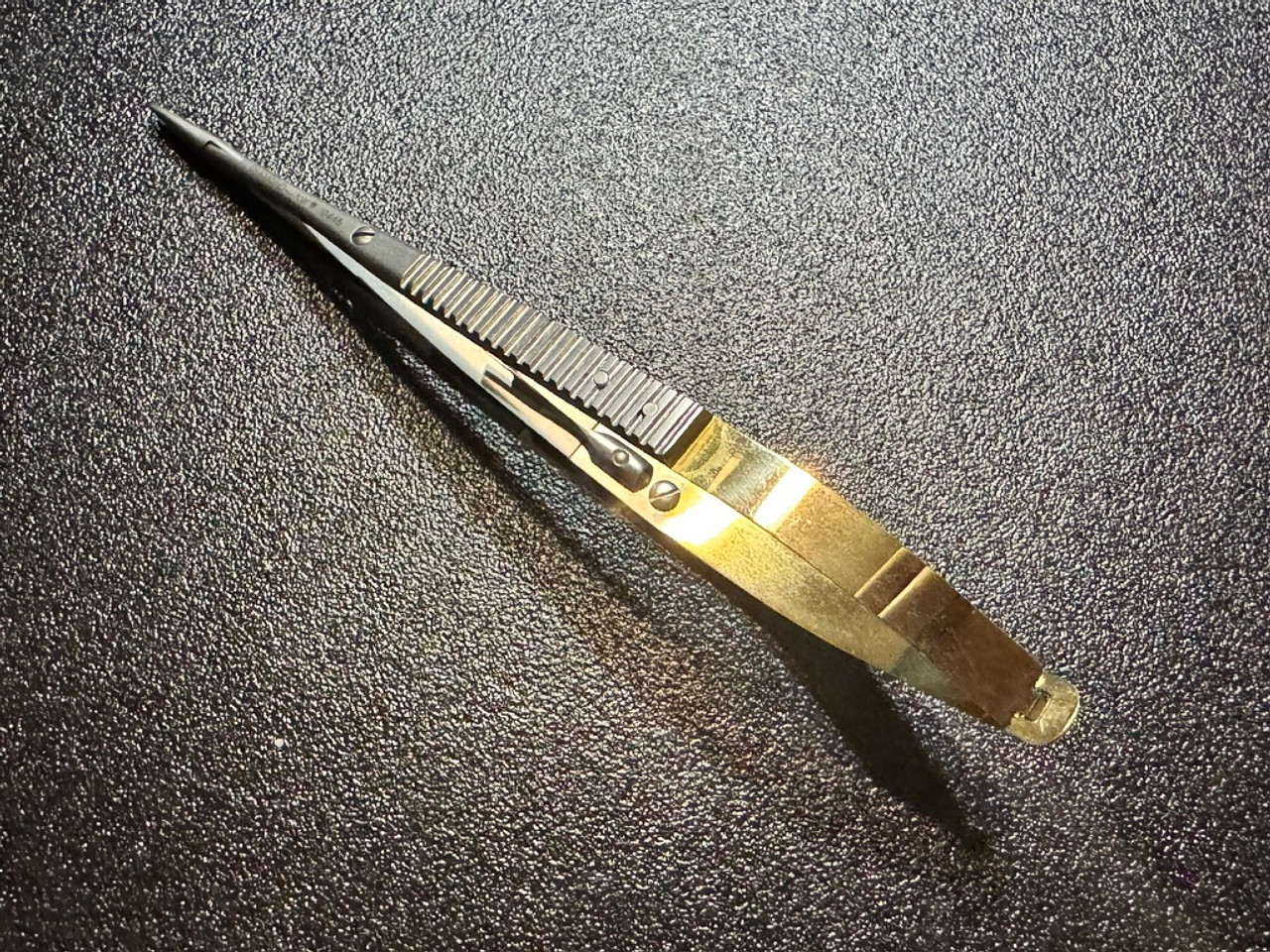 Side photo of Snowden-Pencer 32-0445 Diamond-Jaw Castroviejo Needle Holder, STR, Smooth, 5.25" Side photo of Snowden-Pencer 32-0445 Diamond-Jaw Castroviejo Needle Holder, STR, Smooth, 5.25"