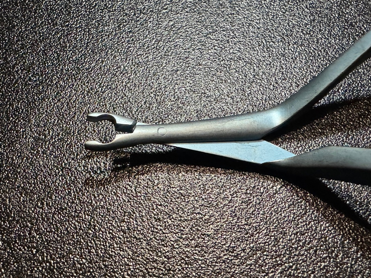 Jaw photo of Aesculap FT480T Titanium Yasargil Standard Clip Applier, STR, 50mm Jaw photo of Aesculap FT480T Titanium Yasargil Standard Clip Applier, STR, 50mm