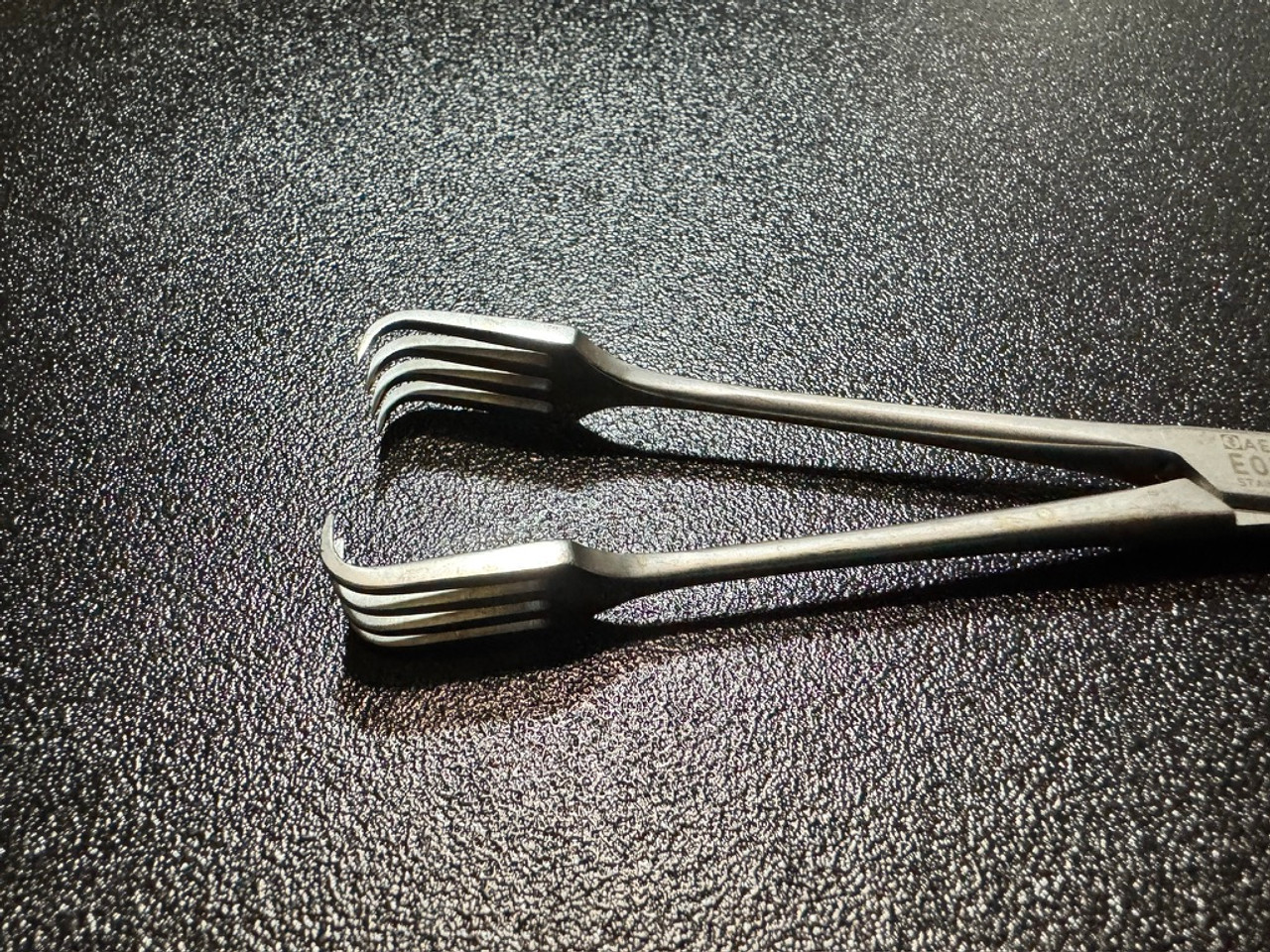 Jaw photo of Aesculap EO164R Czerny Uterine Tenaculum Forceps