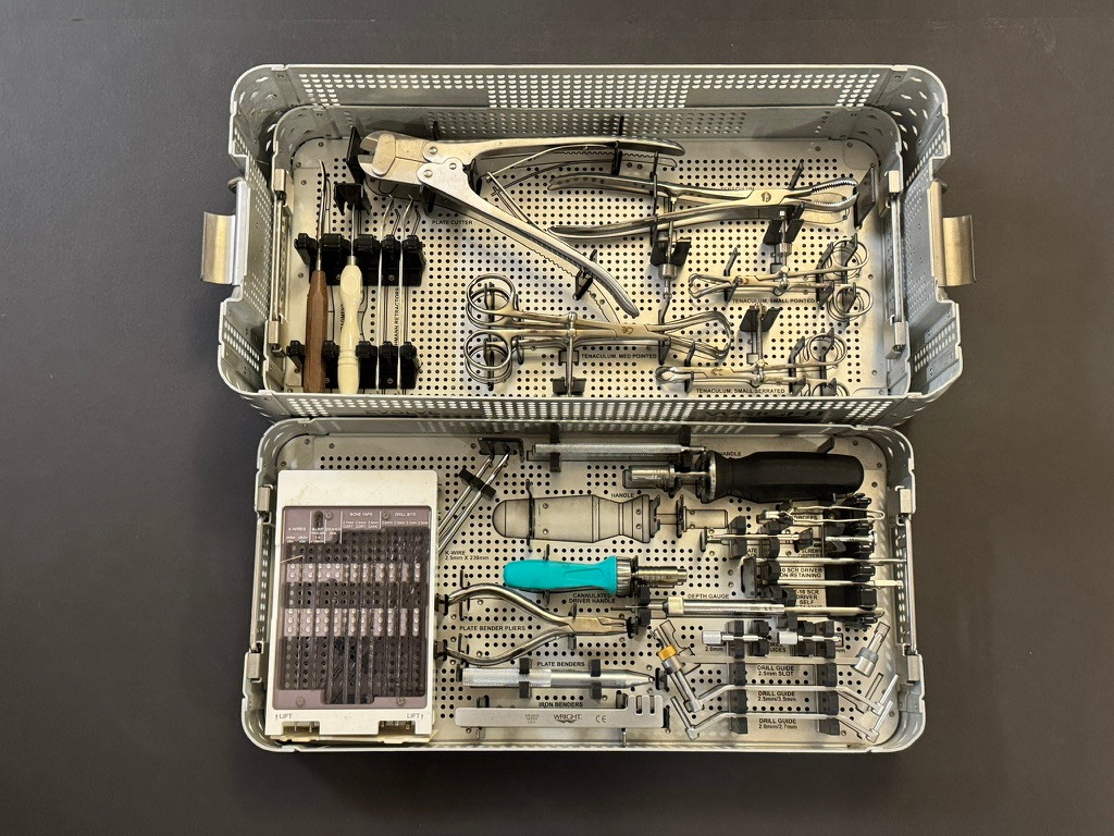 Wright Medical 49540001 EVOLVE EPS Elbow Plating System