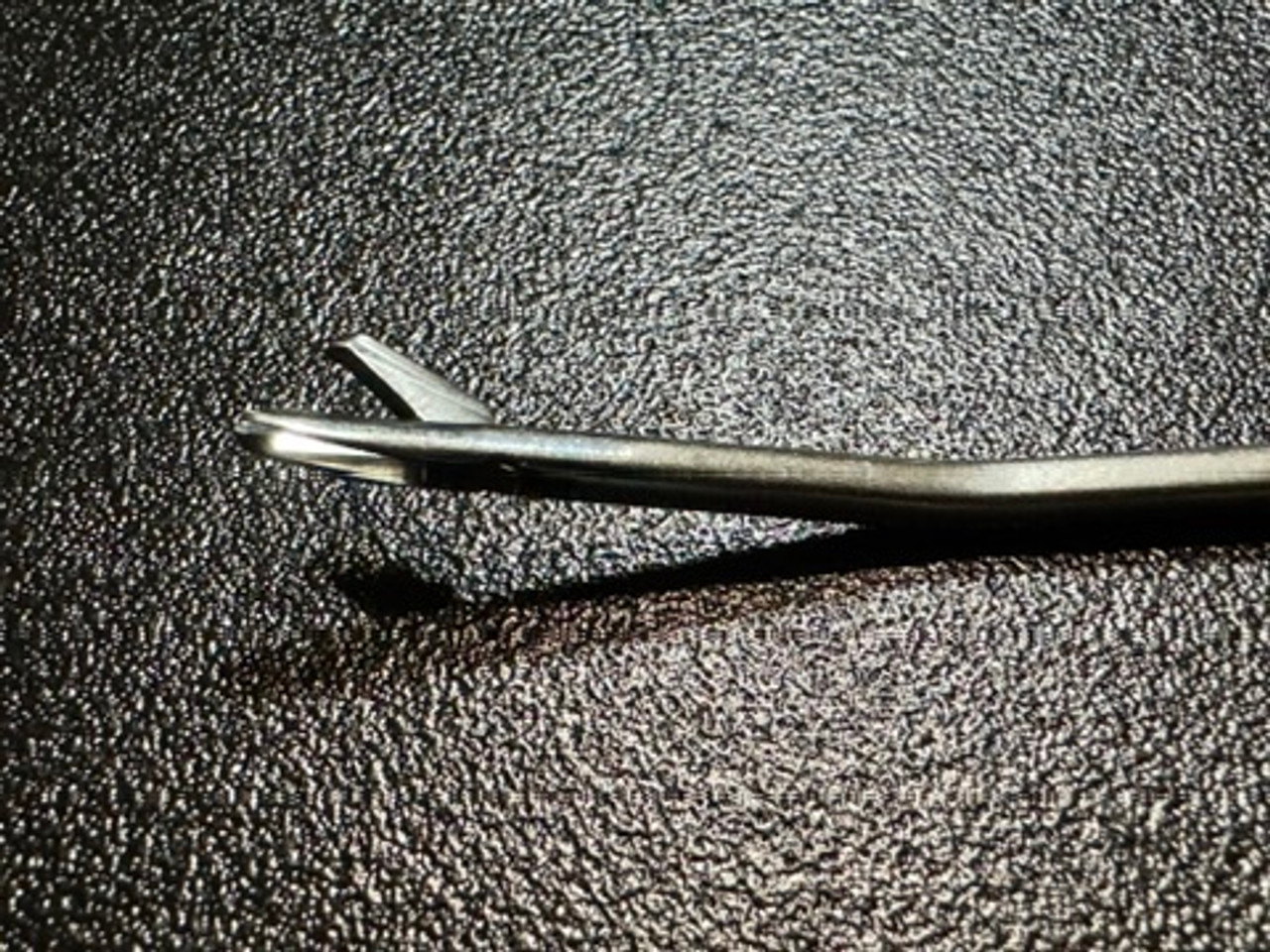 Jaw photo of Acufex 012040 Arthroscopic Basket Punch, 1.3mm, CVD Left Jaw photo of Acufex 012040 Arthroscopic Basket Punch, 1.3mm, CVD Left
