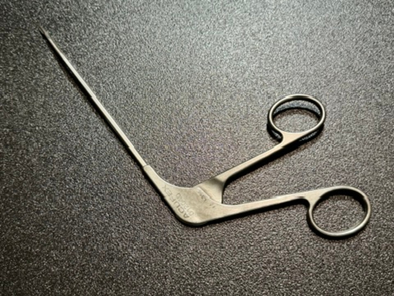 Handle photo of Acufex 012040 Arthroscopic Basket Punch, 1.3mm, CVD Left Handle photo of Acufex 012040 Arthroscopic Basket Punch, 1.3mm, CVD Left
