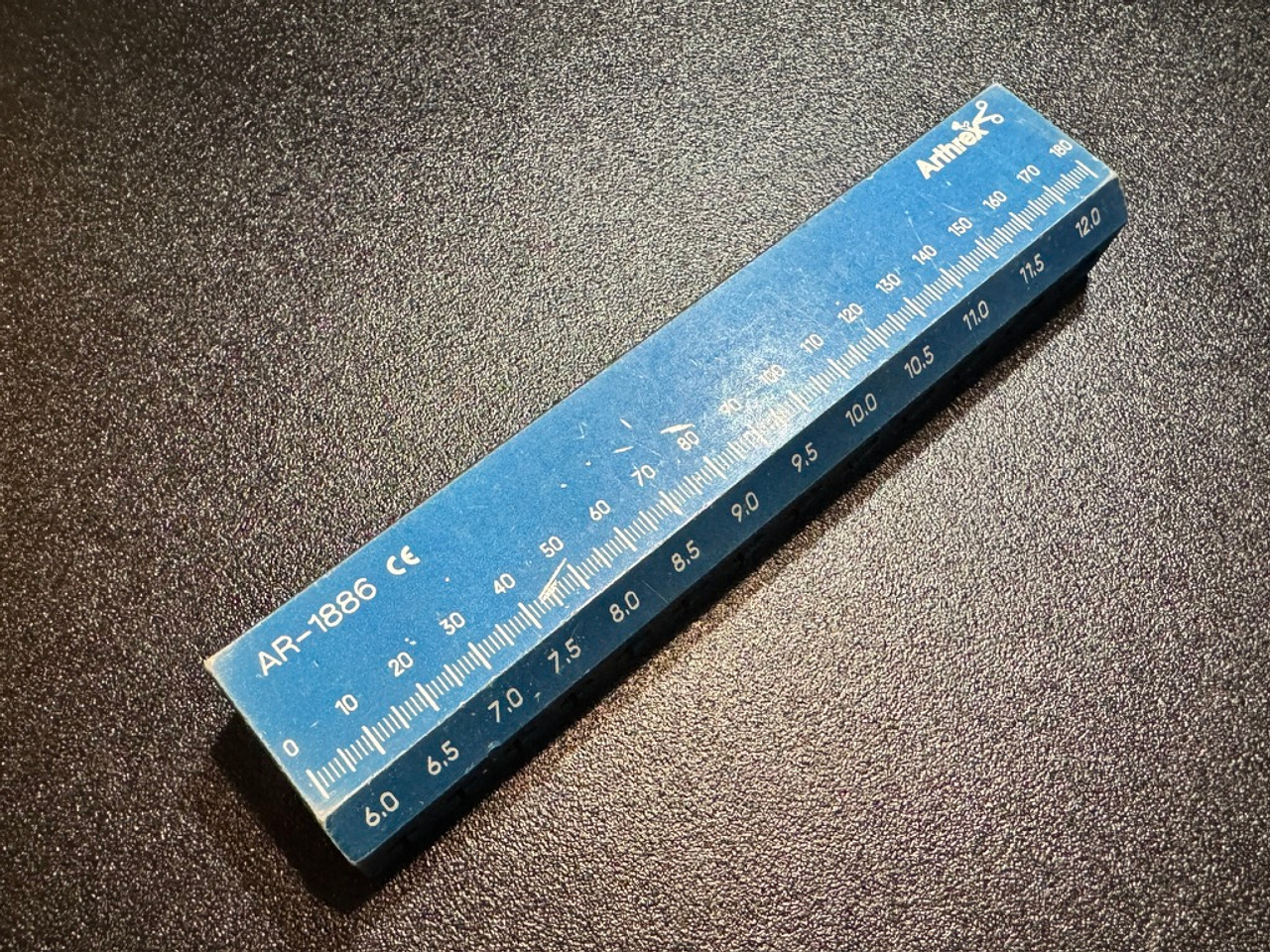 Top photo of Arthrex AR-1886 Graft Sizing Block 4.5mm - 12mm Top photo of Arthrex AR-1886 Graft Sizing Block 4.5mm - 12mm