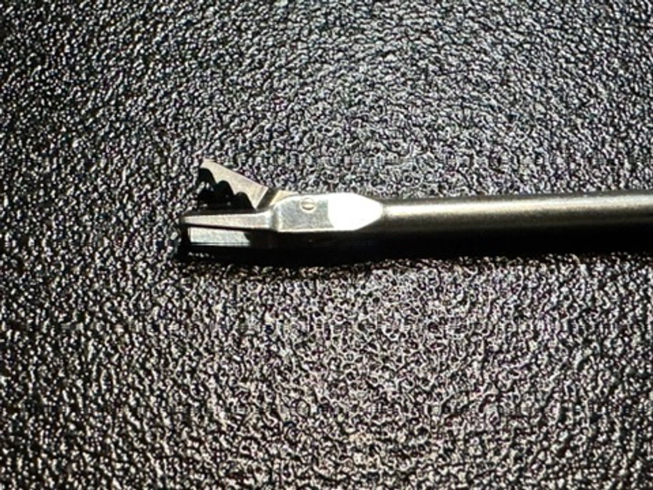 Jaw photo of Linvatec SHUTT 31.10033 Arthroscopic Mini-Aggressor Forceps, STR, 3.4mm