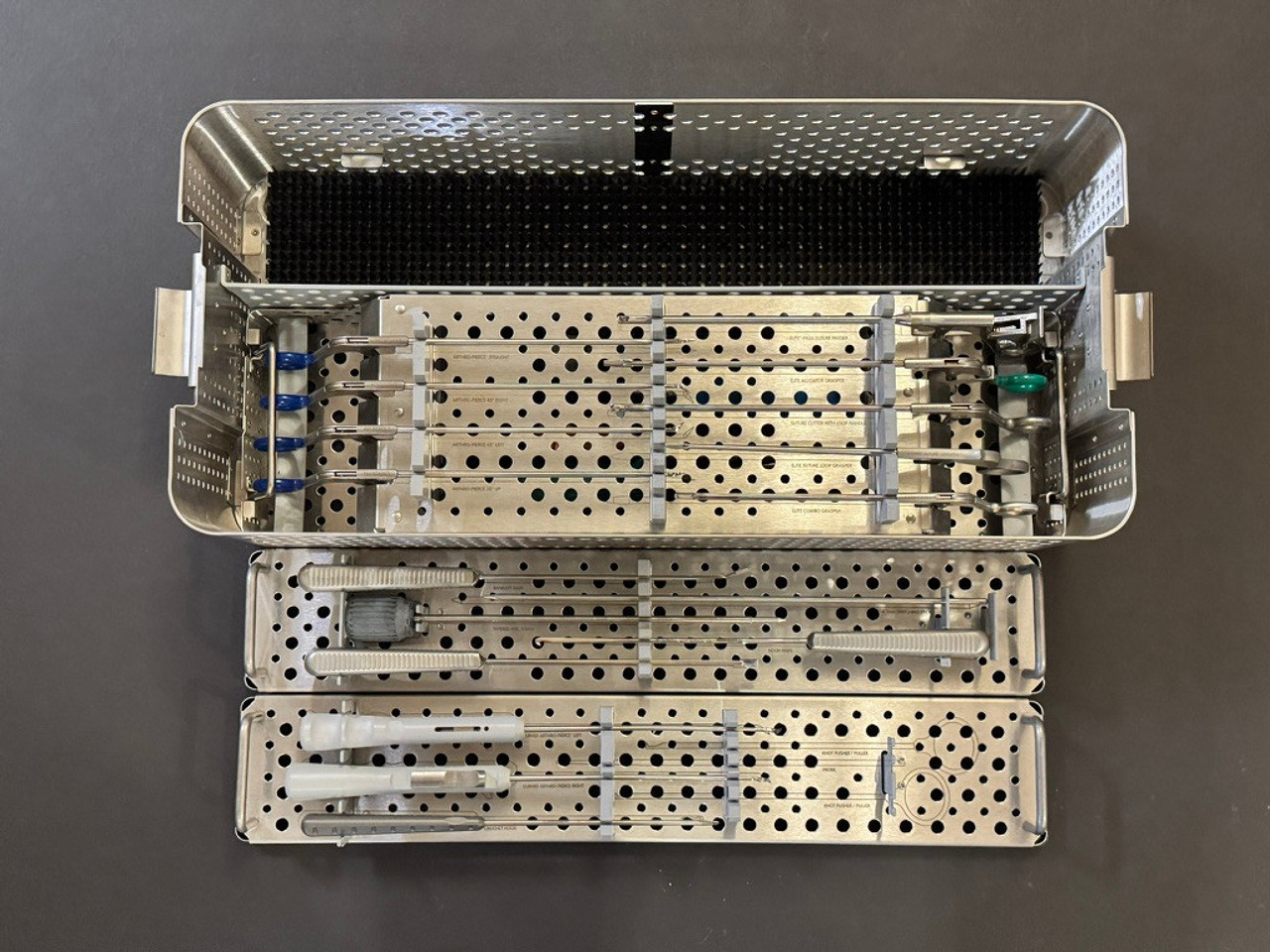 Open photo of Smith & Nephew 72202503 ELITE PREMIUM II Shoulder Arthroscopy System Open photo of Smith & Nephew 72202503 ELITE PREMIUM II Shoulder Arthroscopy System