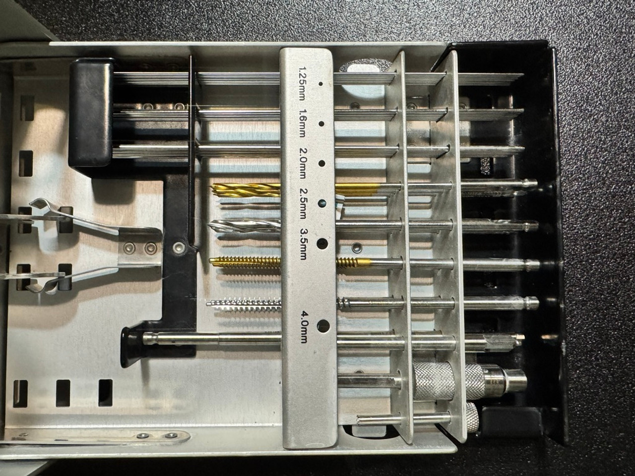 Wire and drill rack photo of Smith & Nephew TC-100 Small Fragment Set