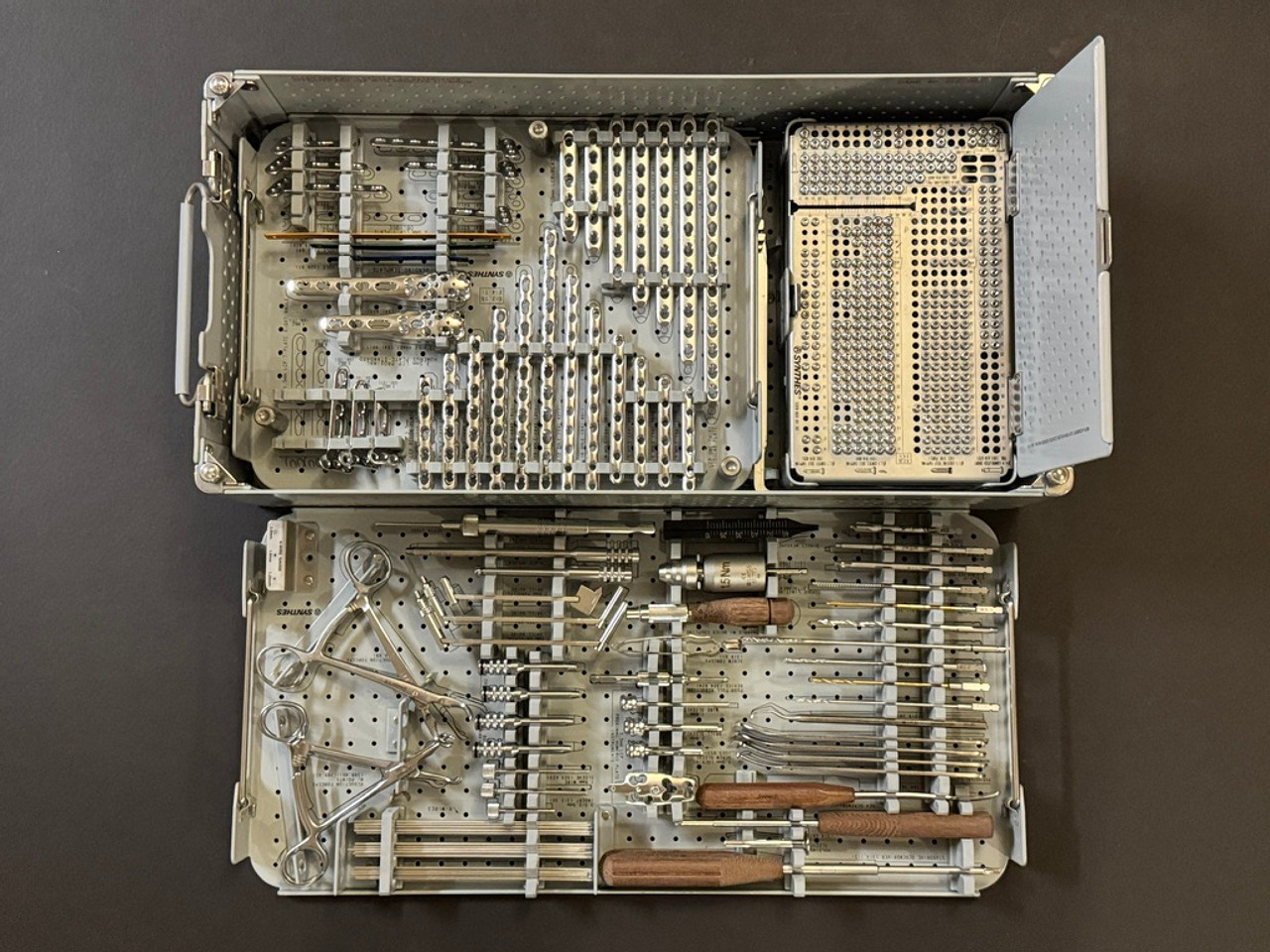 Open photo of Synthes 105.434 LCP Locking Small Fragment Instrument and Implant Set