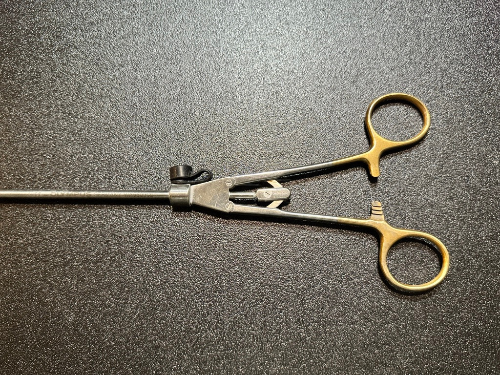 ヴィンテージ￼ 直腸鏡 Olympus WA56090L Laparoscopic Needle Holder, TC, STR, 5mm X 39cm