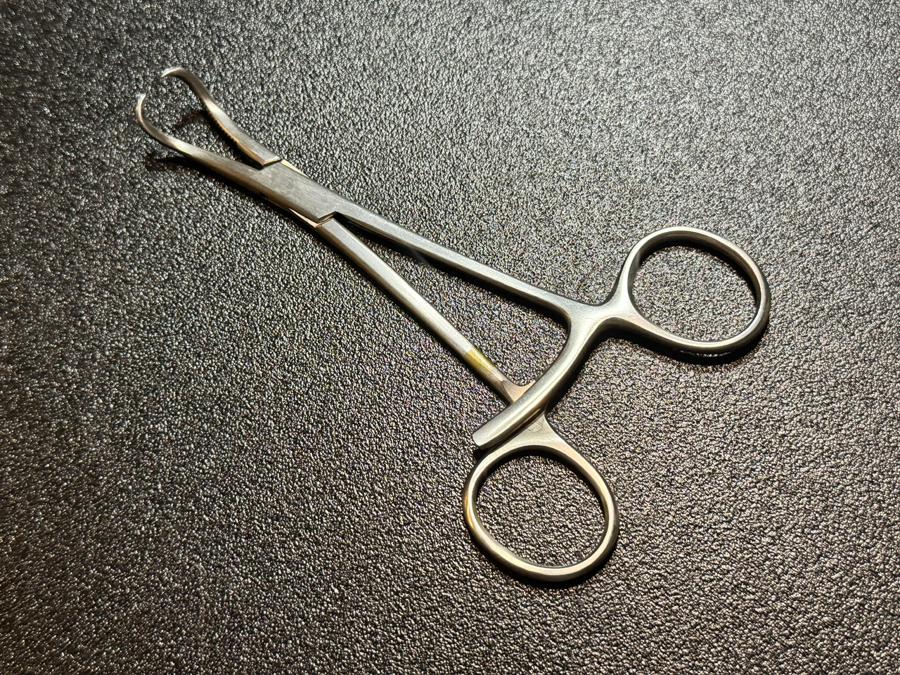 Handle photo of KMedic KM47135 Bone Reduction Forceps, Broad, Serrated, 5.5" Handle photo of KMedic KM47135 Bone Reduction Forceps, Broad, Serrated, 5.5"