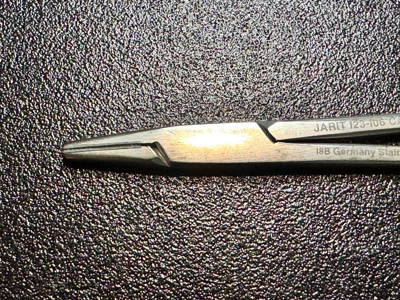 Jaw photo of Jarit 123-106 Hegar-Baumgartner Needle Holder, TC, 5.75" Jaw photo of Jarit 123-106 Hegar-Baumgartner Needle Holder, TC, 5.75"