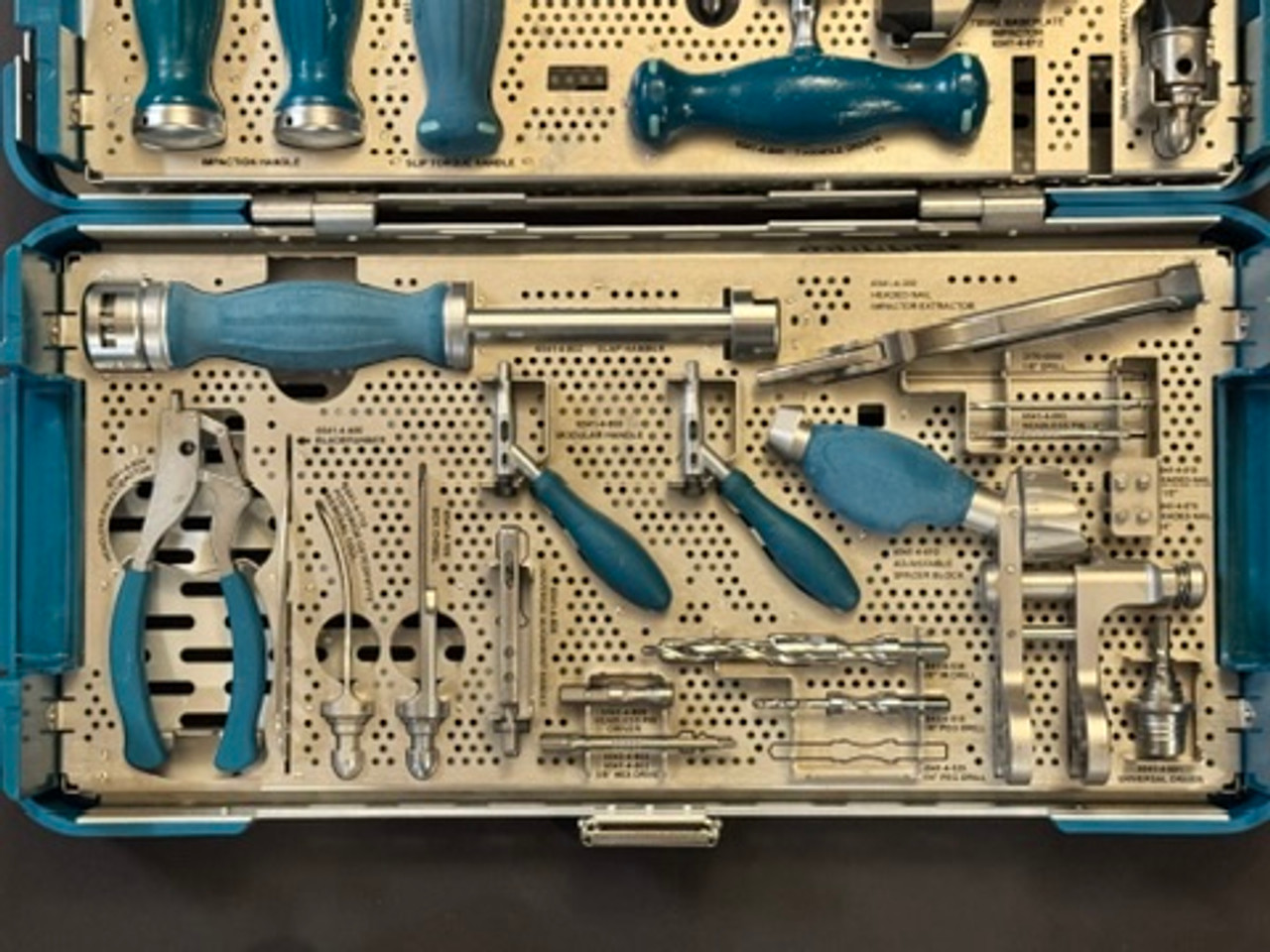 Bottom tray photo of Stryker Triathlon 6541-8-004 Miscellaneous Instrument Kit