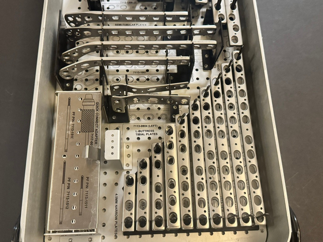 Side photo of Smith & Nephew 7113 Large Fragment Plate Set
