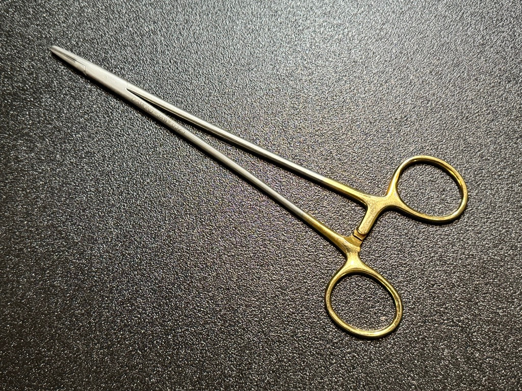 Handle photo of Snowden-Pencer 32-0325 Diamond-Jaw Crile-Wood Needle Holder, 8"