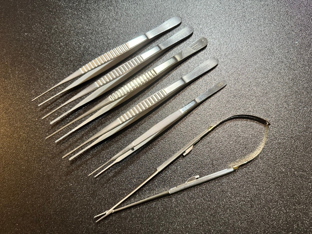 DeBakey photo of V. Mueller ENT Vascular Instrument Set