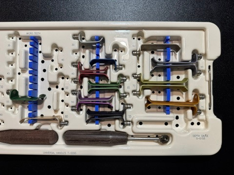 Right top tray photo of V. Mueller Y-0125 SHADOW-LINE Spinal Retractor System