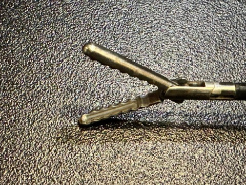 Jaw photo of Stryker 250-080-311 Laparoscopic Atraumatic  Grasper, 5mm X 33cm