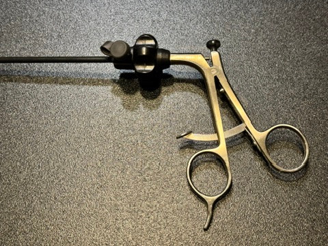 Handle photo of Stryker 250-080-311 Laparoscopic Atraumatic  Grasper, 5mm X 33cm