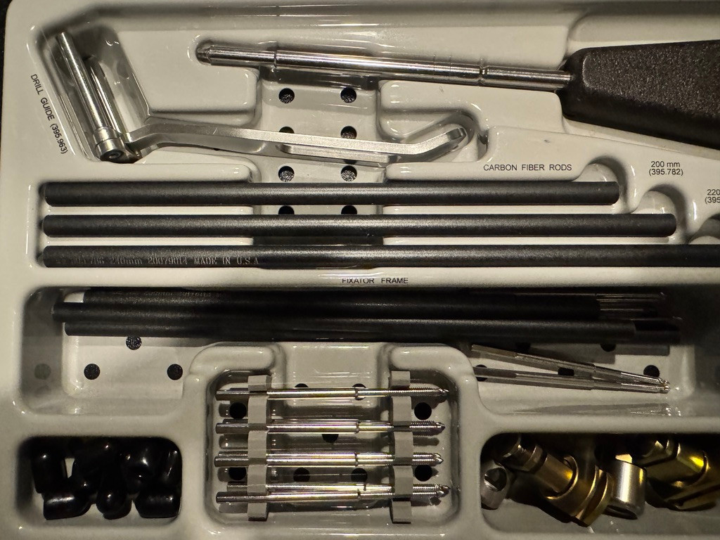Left photo of Synthes 115.953 Stainless Steel Distal Radius Fixator Set