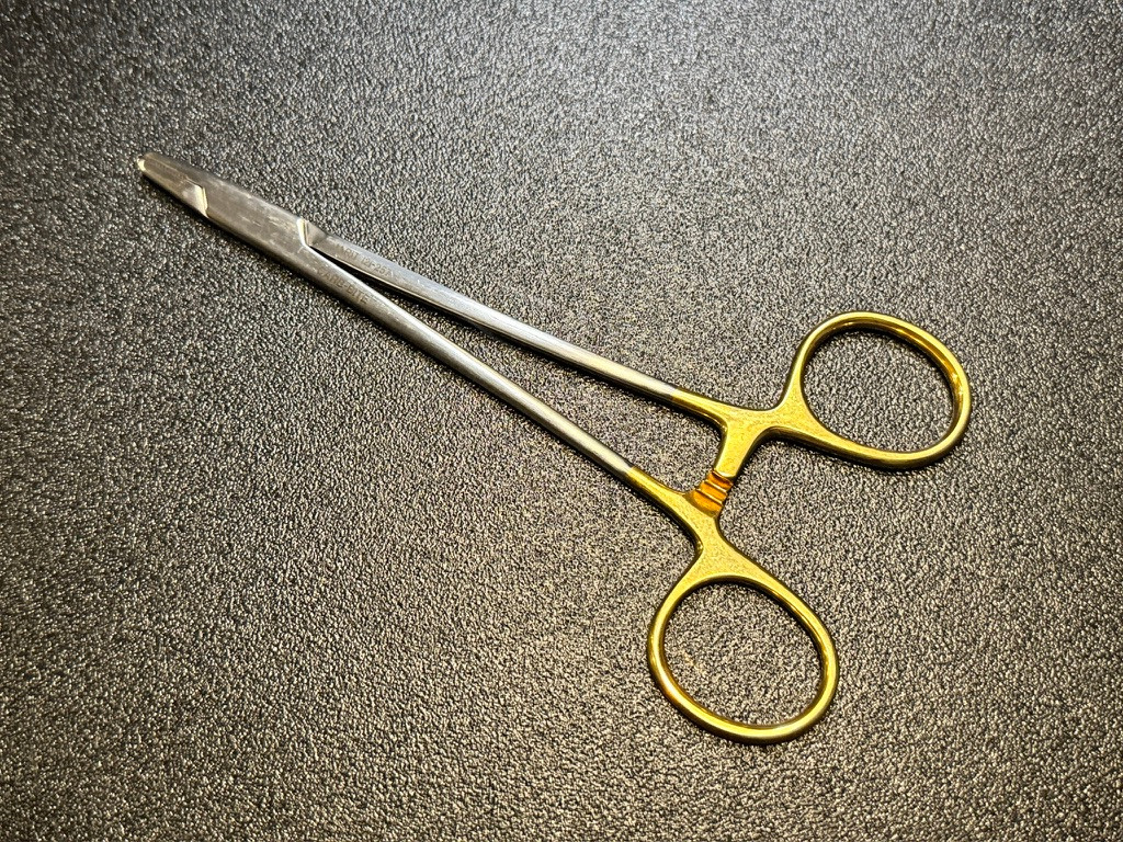 Handle photo of Jarit 121-257 Carb-Bite Wire Twister Needle Holder, 6"