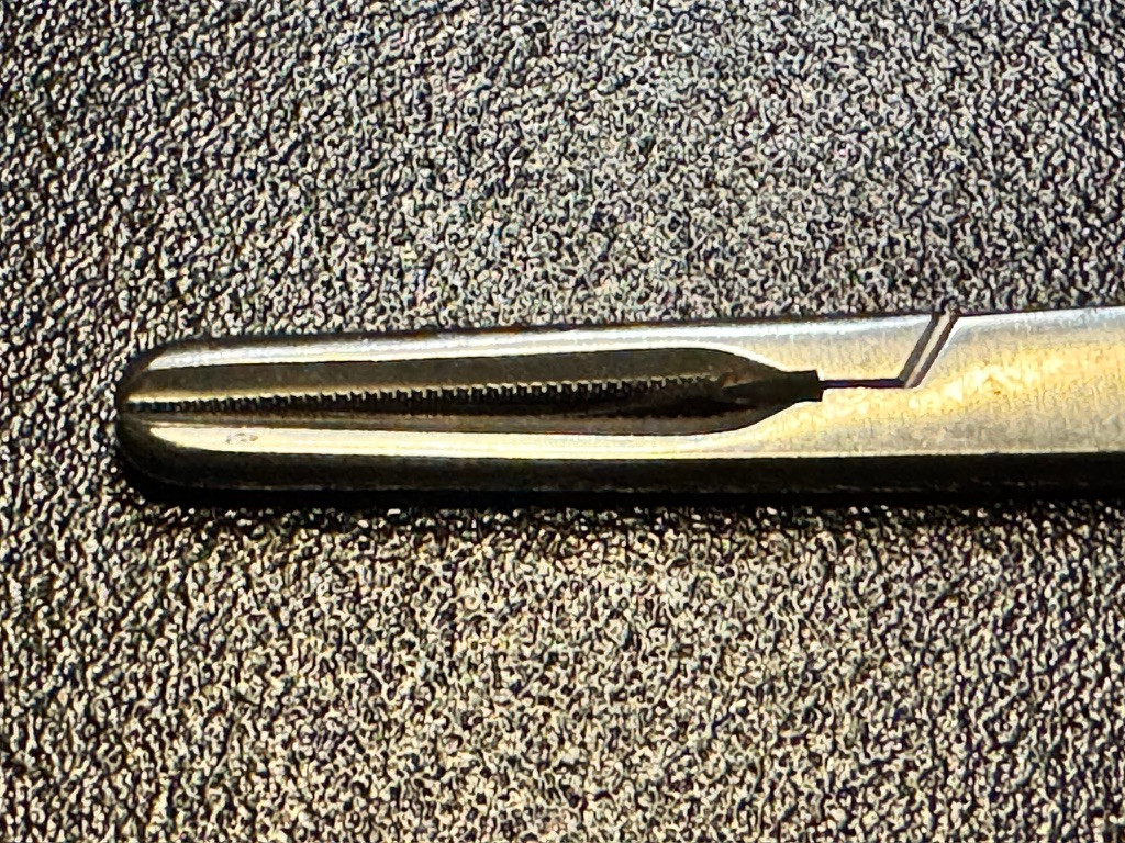 Jaw photo of Pilling 351373 Vorse ¼" Tubing Occluding Clamp, 6 ⅛"