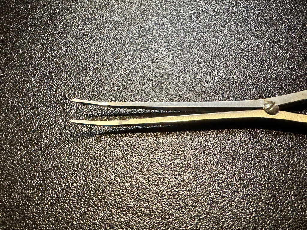 Tip photo of KLS Martin 35-135-18 Large Castroviejo Caliper, CVD, 7"