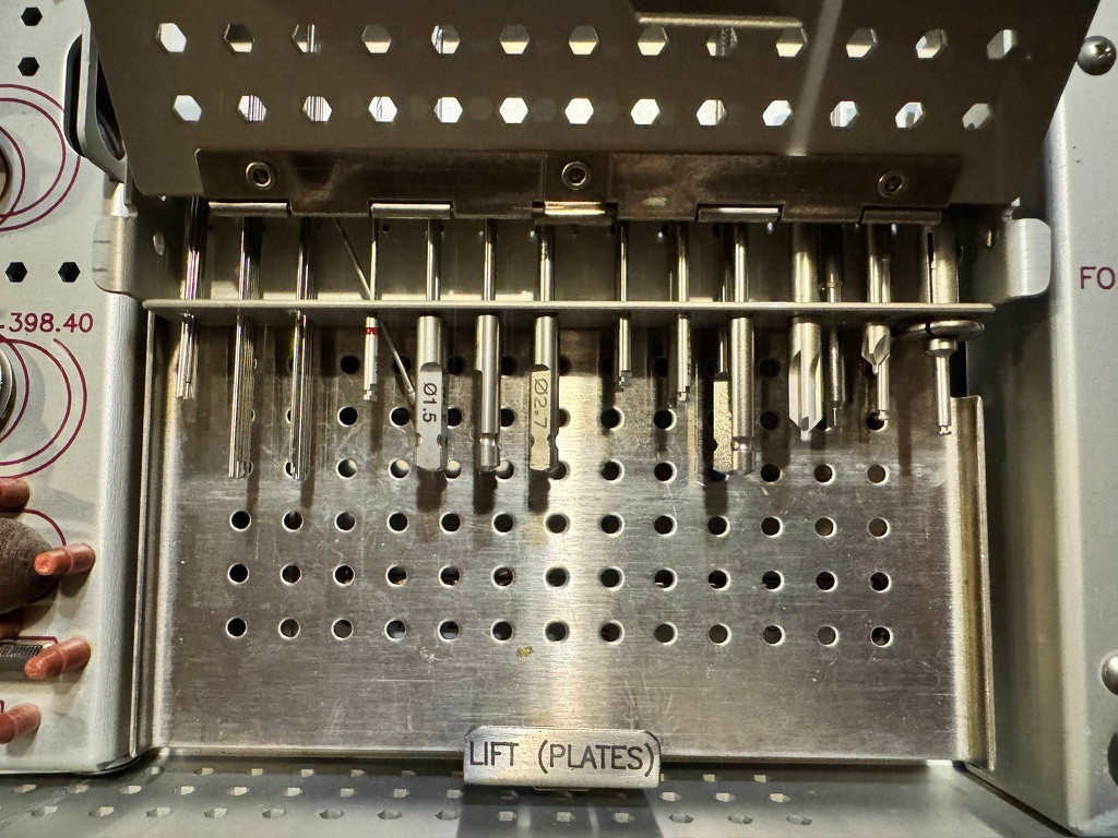 Drill photo of Synthes 125.48 Mini Fragment Instrument and Titanium Implant Set